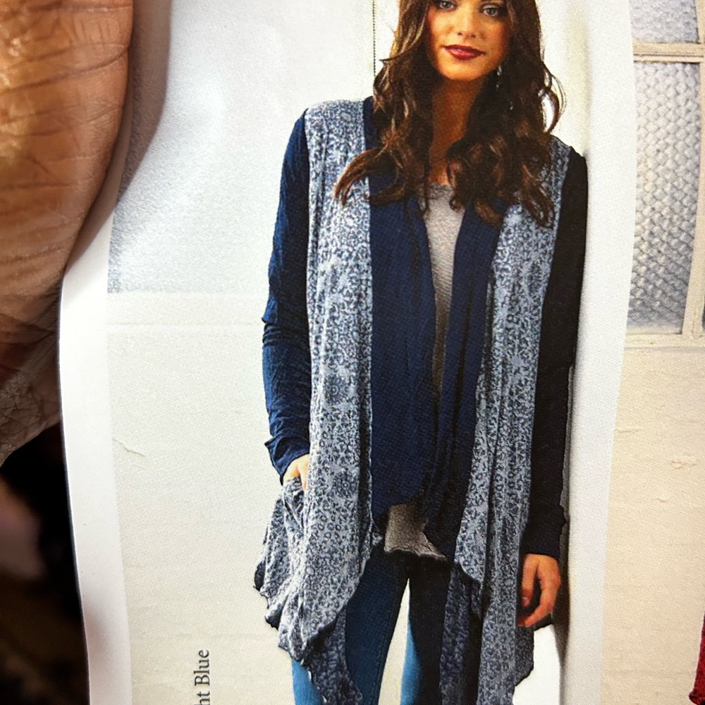 NWT VIGORELLA midnight blue/gray Medallion Waterfall women’s Cardigan. OSFA.